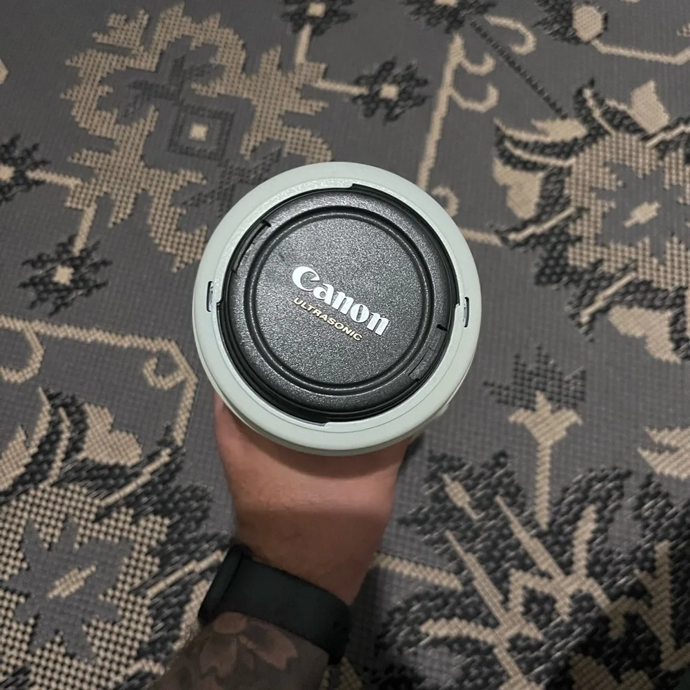 Canon 70-200 F4 L USM with lens hood and tripod mount Only Local Pickup (07055)